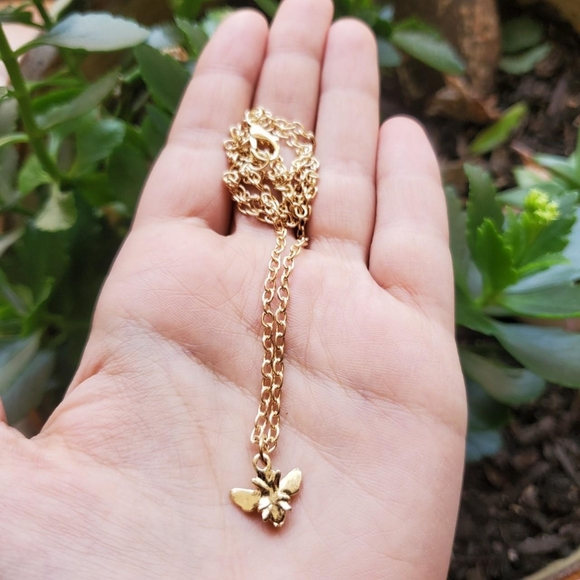 New Gold Bumble Bee Dainty Necklace - Picture 4 of 12